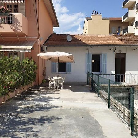 Calme Et Tranquillite Et Un Soupir Villa Menton Exterior foto
