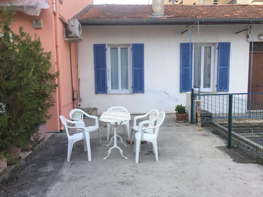 Calme Et Tranquillite Et Un Soupir Villa Menton Exterior foto
